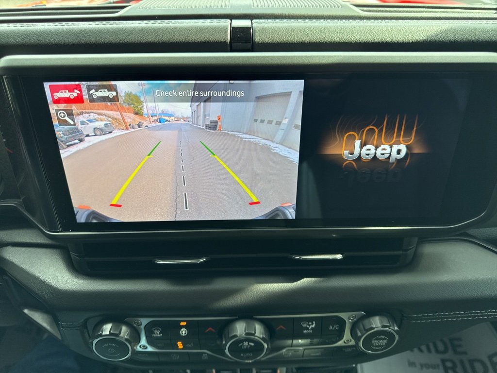 Used 2025 Jeep Gladiator Mojave image 29