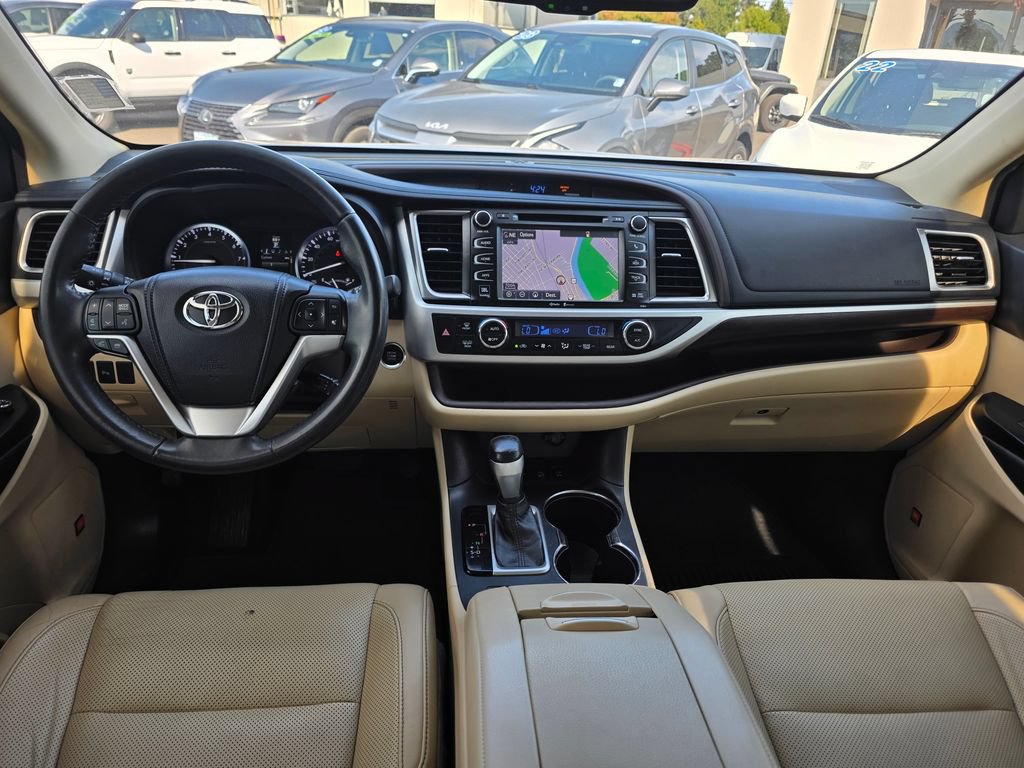 Used 2014 Toyota Highlander Limited AWD/4WD image 4