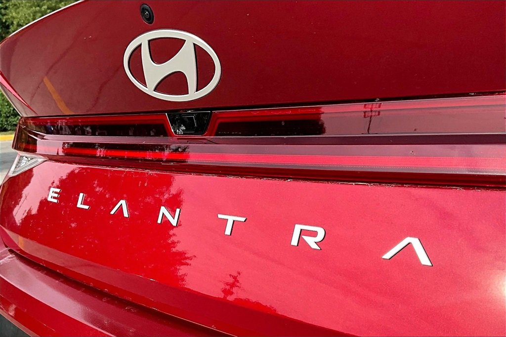 Certified 2025 Hyundai Elantra SEL image 8