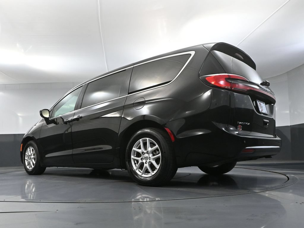 Used 2024 Chrysler Pacifica Touring-L FWD image 42
