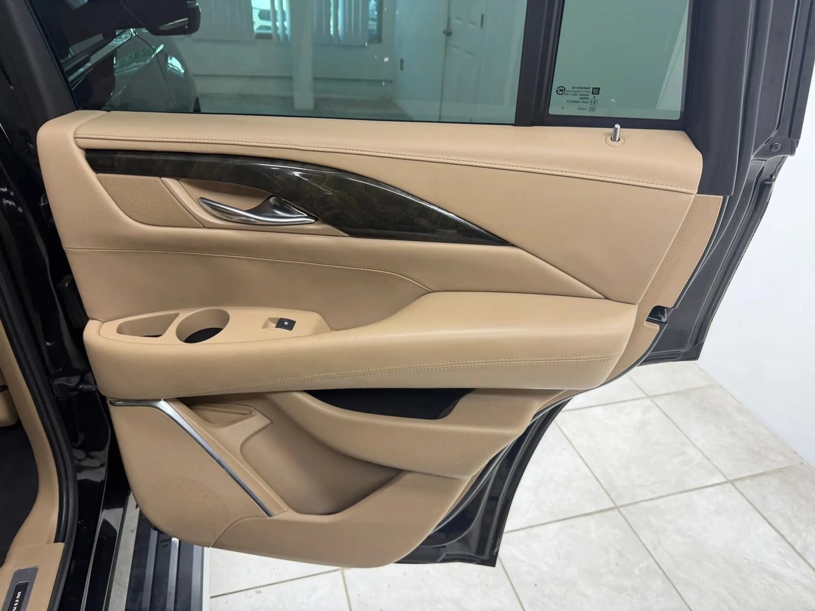 Used 2019 Cadillac Escalade Platinum AWD/4WD image 19