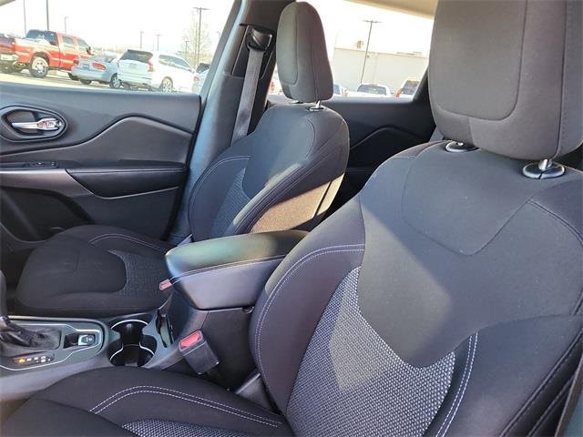 Used 2019 Jeep Cherokee Latitude w/ Popular Appearance Group image 13