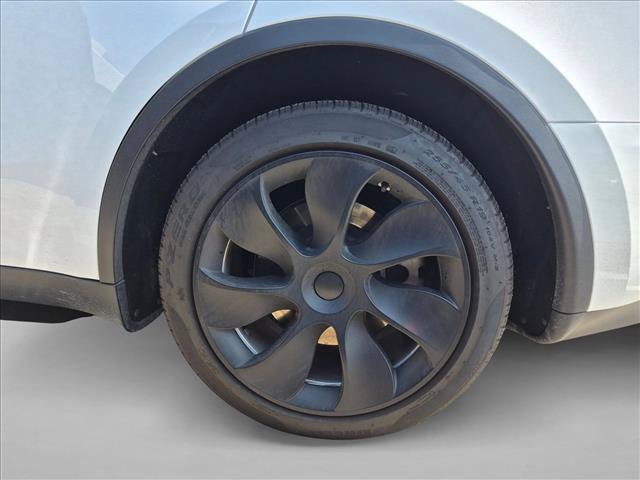 Used 2024 Tesla Model Y Long Range AWD/4WD image 15