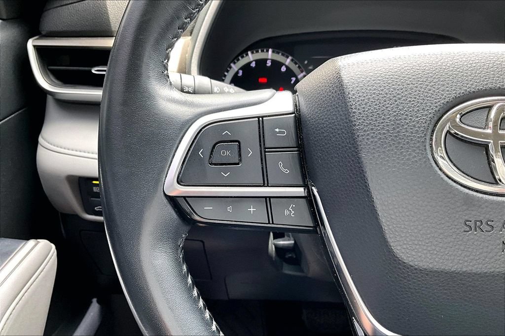 Certified 2020 Toyota Highlander XLE FWD image 14