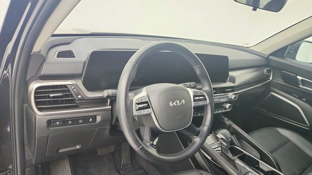 Used 2025 Kia Telluride S FWD image 13