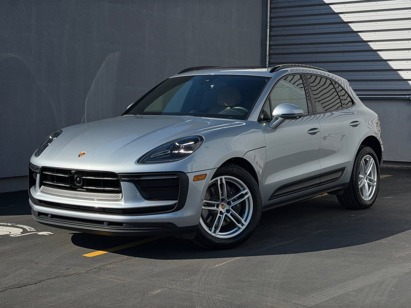 Certified 2025 Porsche Macan AWD/4WD video 1