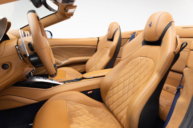 Used 2015 Ferrari California T image 8