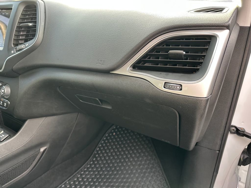 Used 2022 Jeep Cherokee Latitude w/ Sun & Sound Group image 43