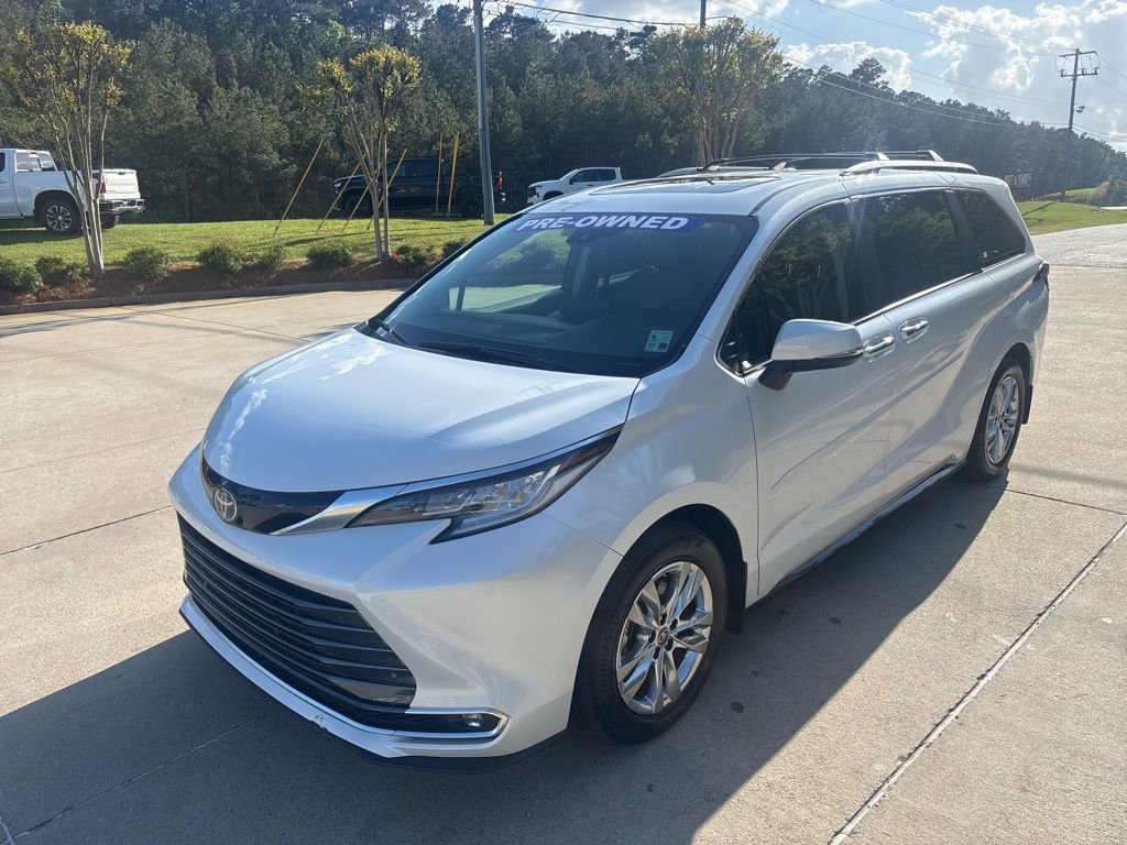 Used 2024 Toyota Sienna Limited AWD/4WD image 3