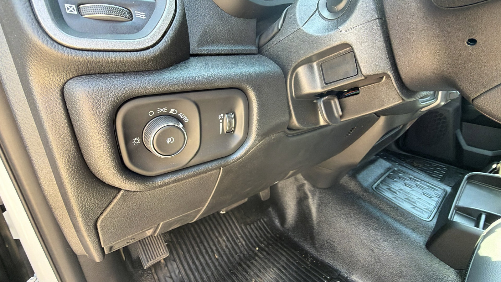 New 2026 RAM 5500 Tradesman w/ Chrome Appearance Group AWD/4WD image 21