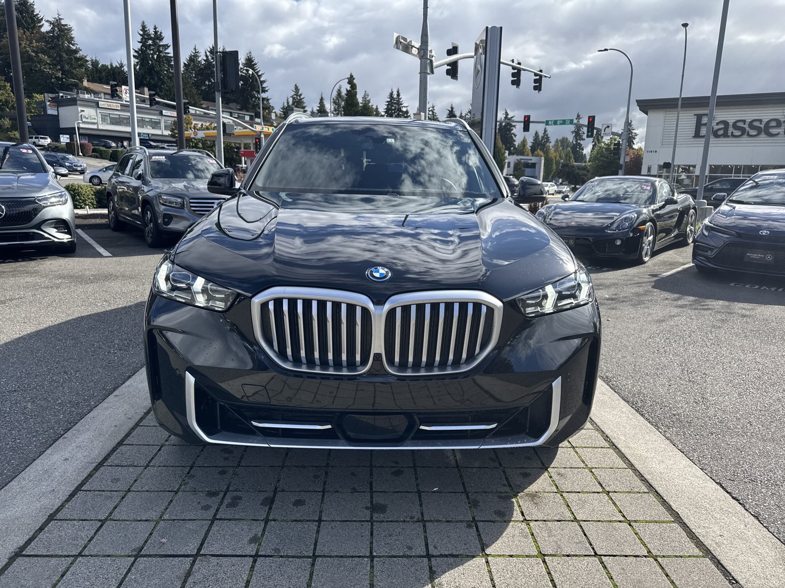 Used 2024 BMW X5 xDrive50e w/ Executive Package AWD/4WD image 2
