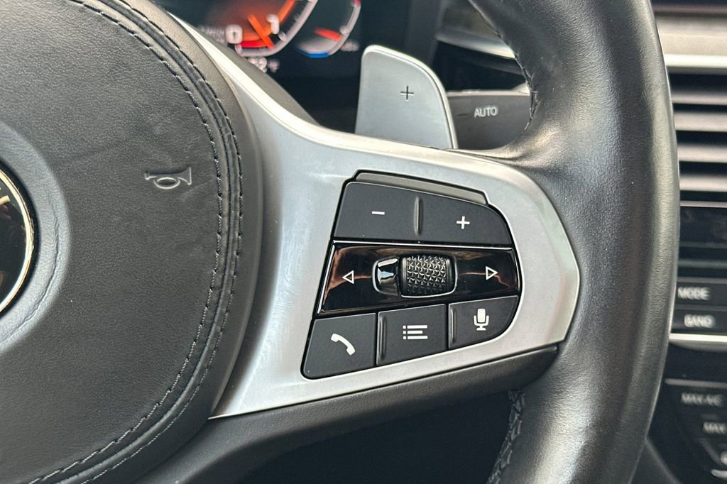 Used 2022 BMW M550i xDrive M550i xDrive w/ Dynamic Handling Package image 28