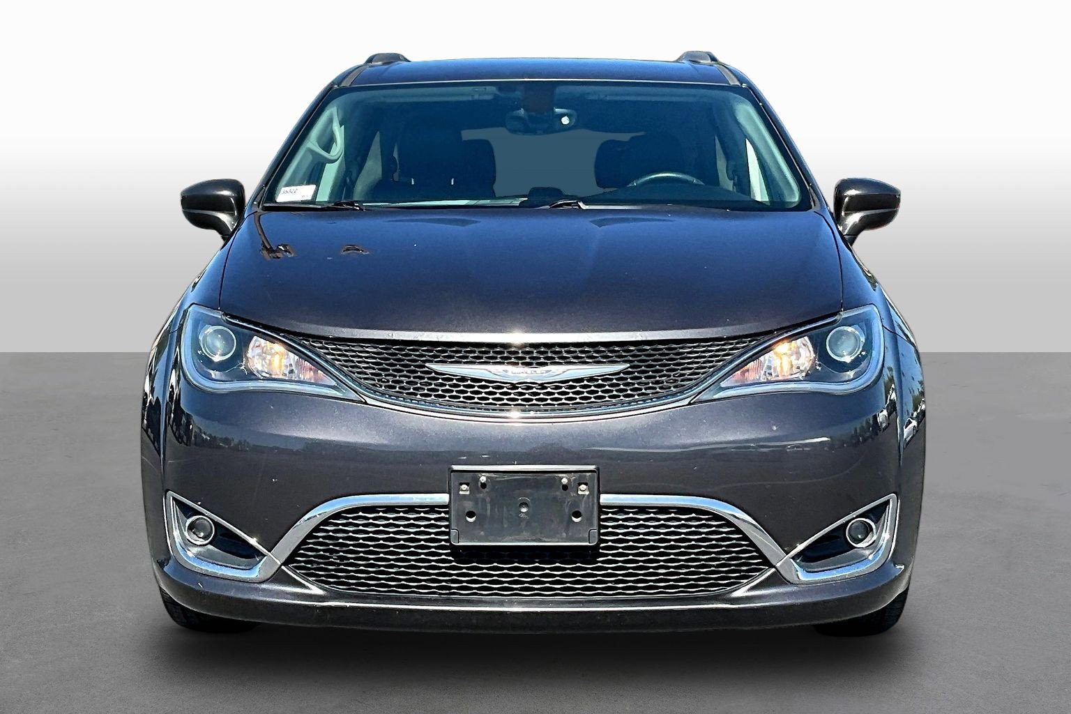 Used 2017 Chrysler Pacifica Touring-L w/ Tire & Wheel Group image 3
