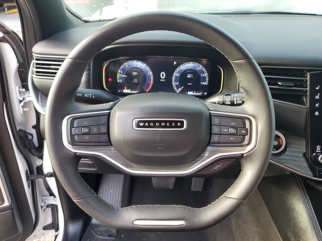 Used 2023 Jeep Wagoneer L Series II AWD/4WD image 20