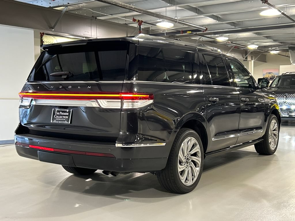 Certified 2024 Lincoln Navigator L Reserve AWD/4WD image 2