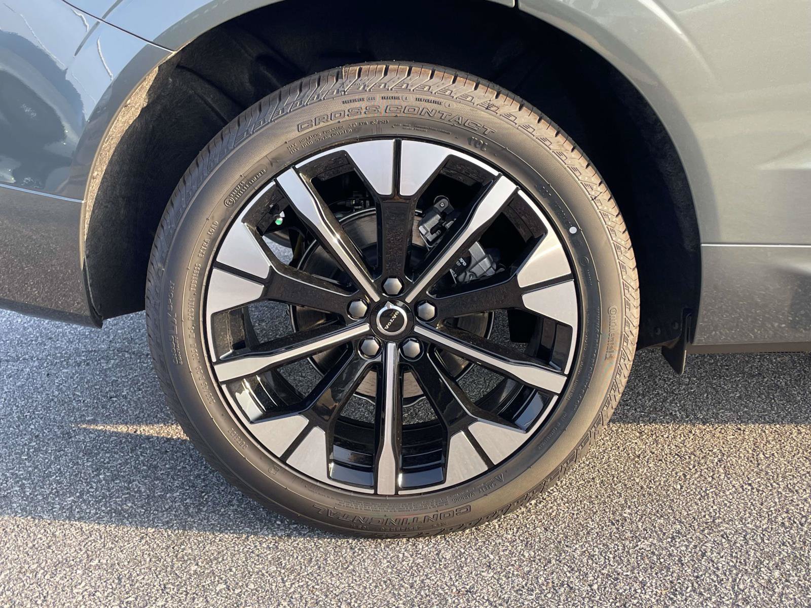 New 2027 Volvo XC60 B5 Plus AWD/4WD image 31