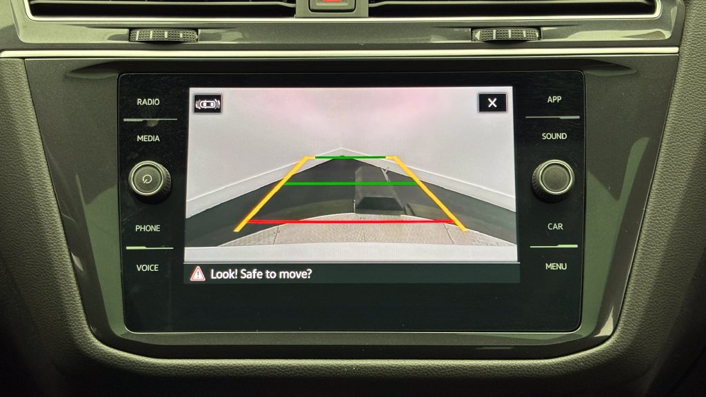 Used 2024 Volkswagen Tiguan SE w/ Panoramic Sunroof Package AWD/4WD image 46