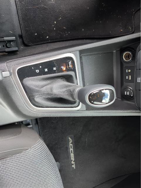 Used 2022 Hyundai Accent SEL FWD image 15