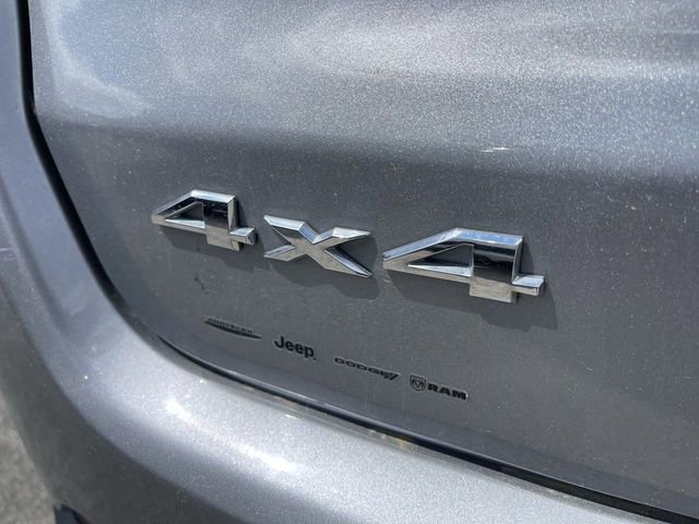 Used 2020 Jeep Compass Latitude w/ Cold Weather Group AWD/4WD image 6