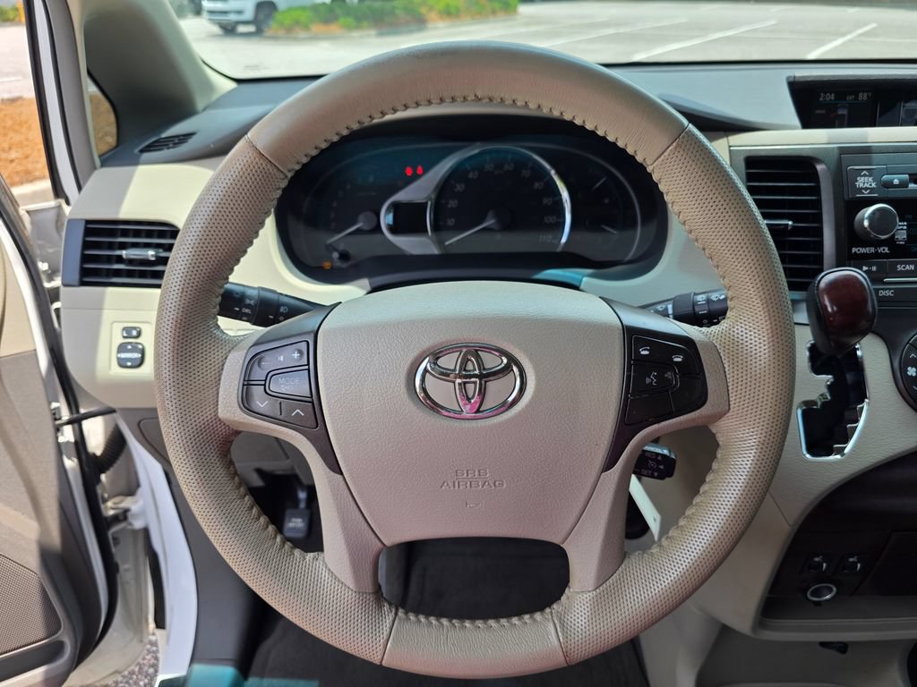 Used 2011 Toyota Sienna XLE FWD image 22
