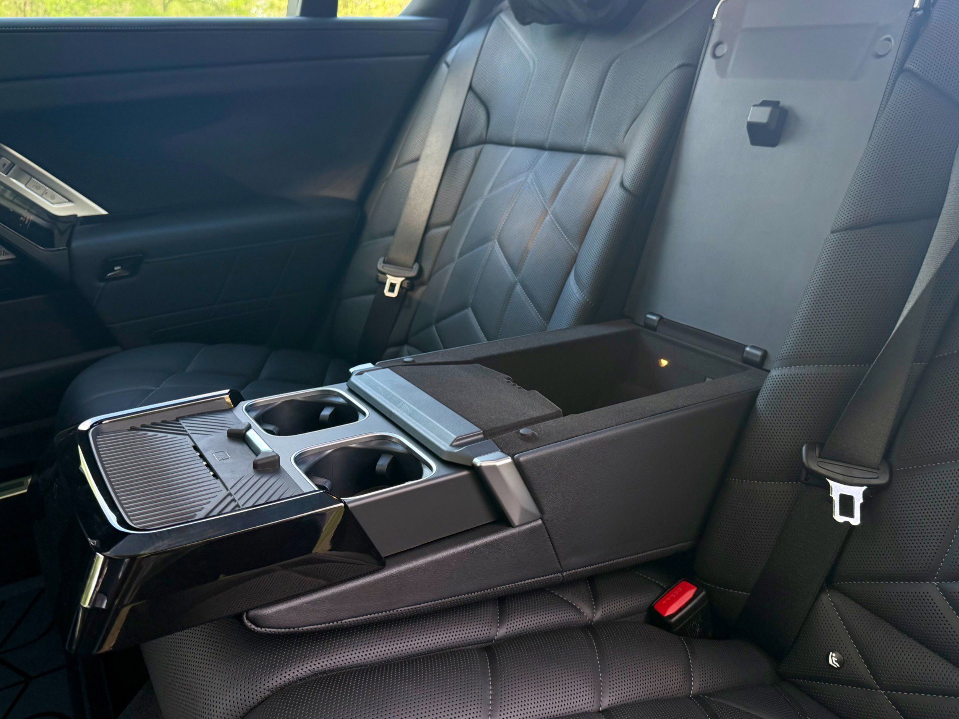 Used 2025 BMW 760i xDrive w/ Executive Package AWD/4WD image 34