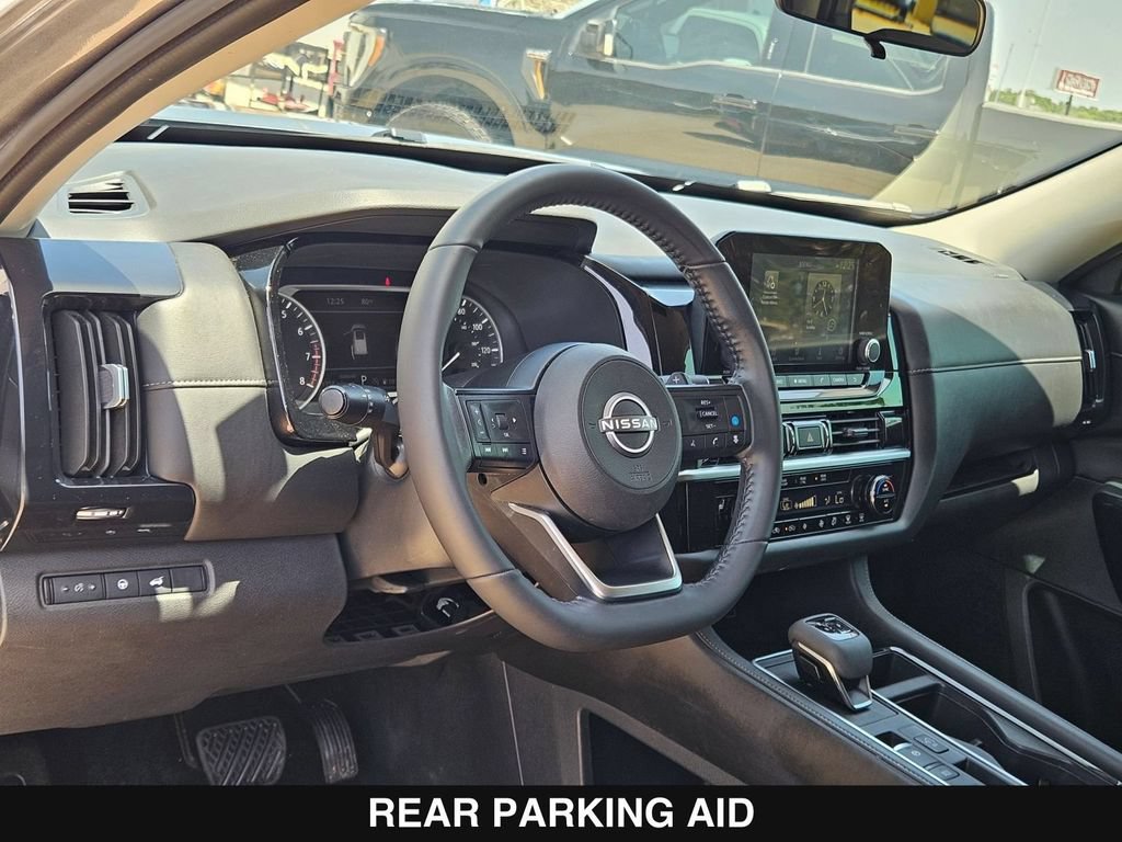 Used 2025 Nissan Pathfinder SV FWD image 11