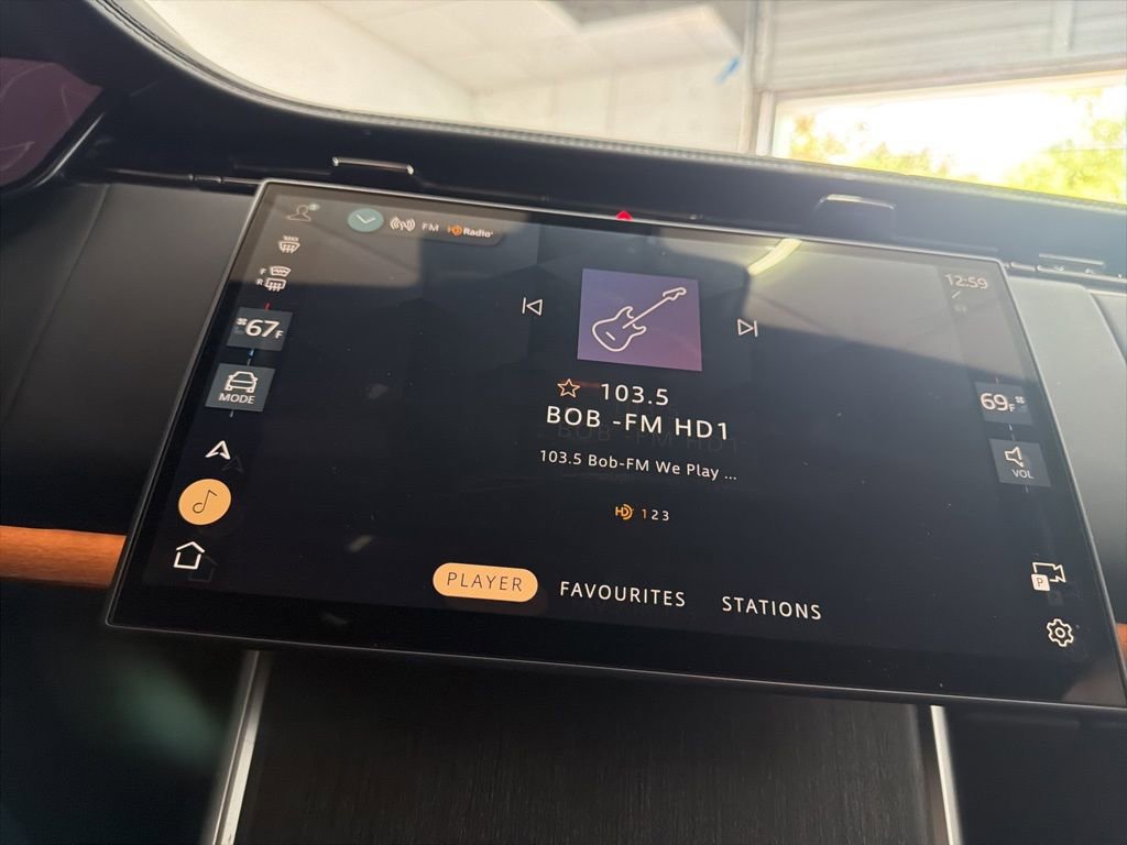 Used 2025 Land Rover Range Rover Long Wheelbase SE image 38