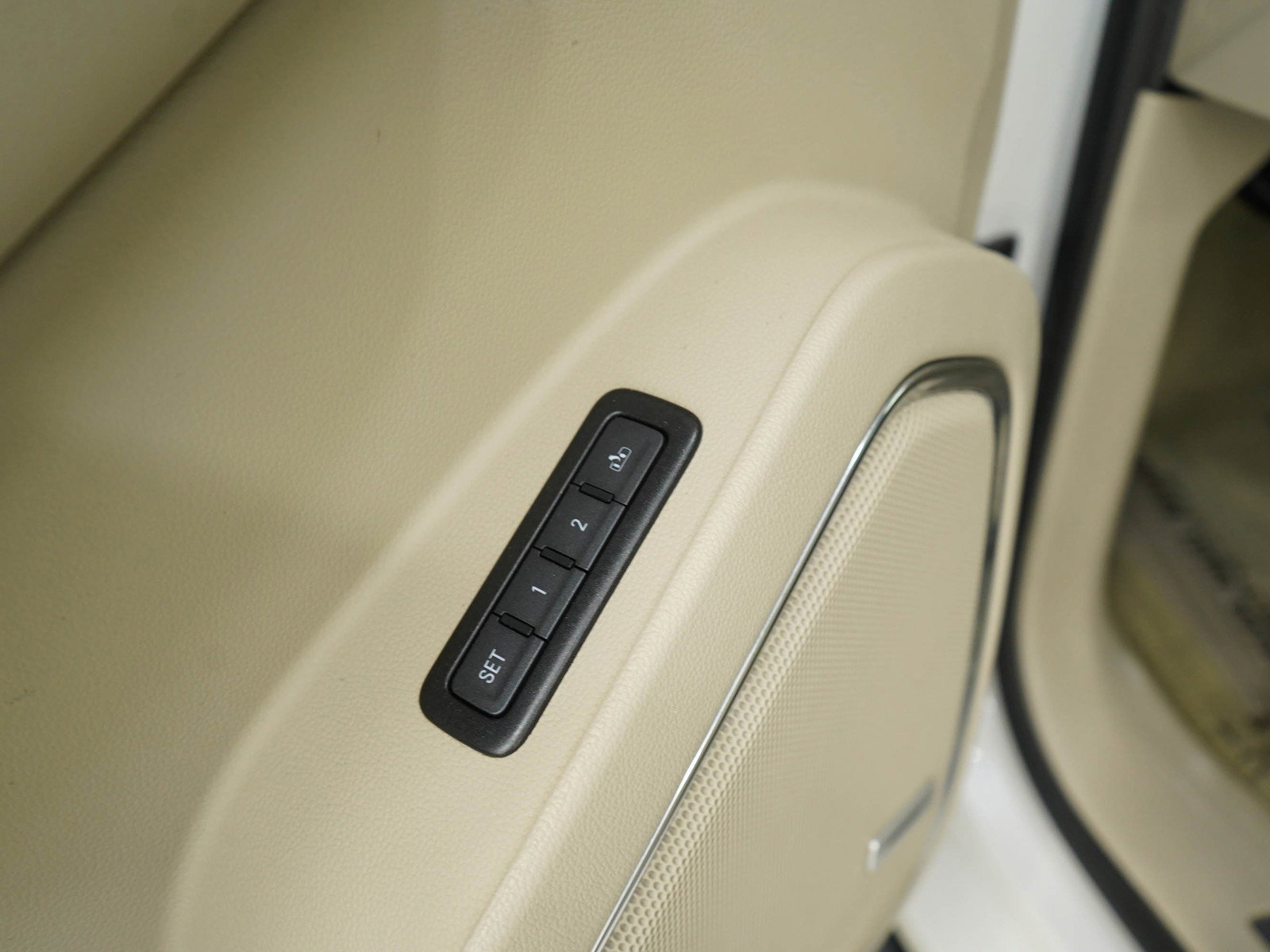 Used 2017 GMC Yukon Denali w/ Open Road Package image 24