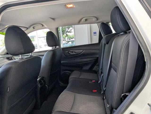 Used 2019 Nissan Rogue SV w/ Premium Package FWD image 7