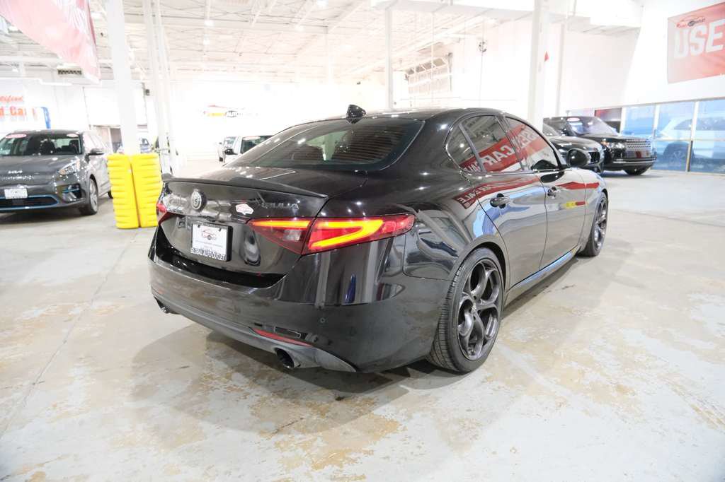 Used 2018 Alfa Romeo Giulia Ti w/ Nero Edizione RWD image 11