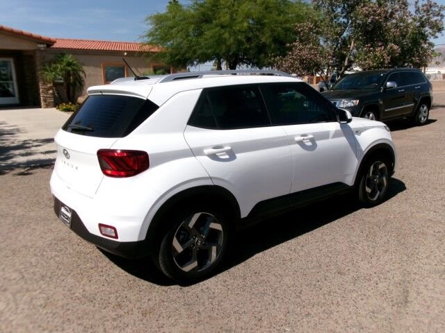 Used 2024 Hyundai Venue SEL image 8
