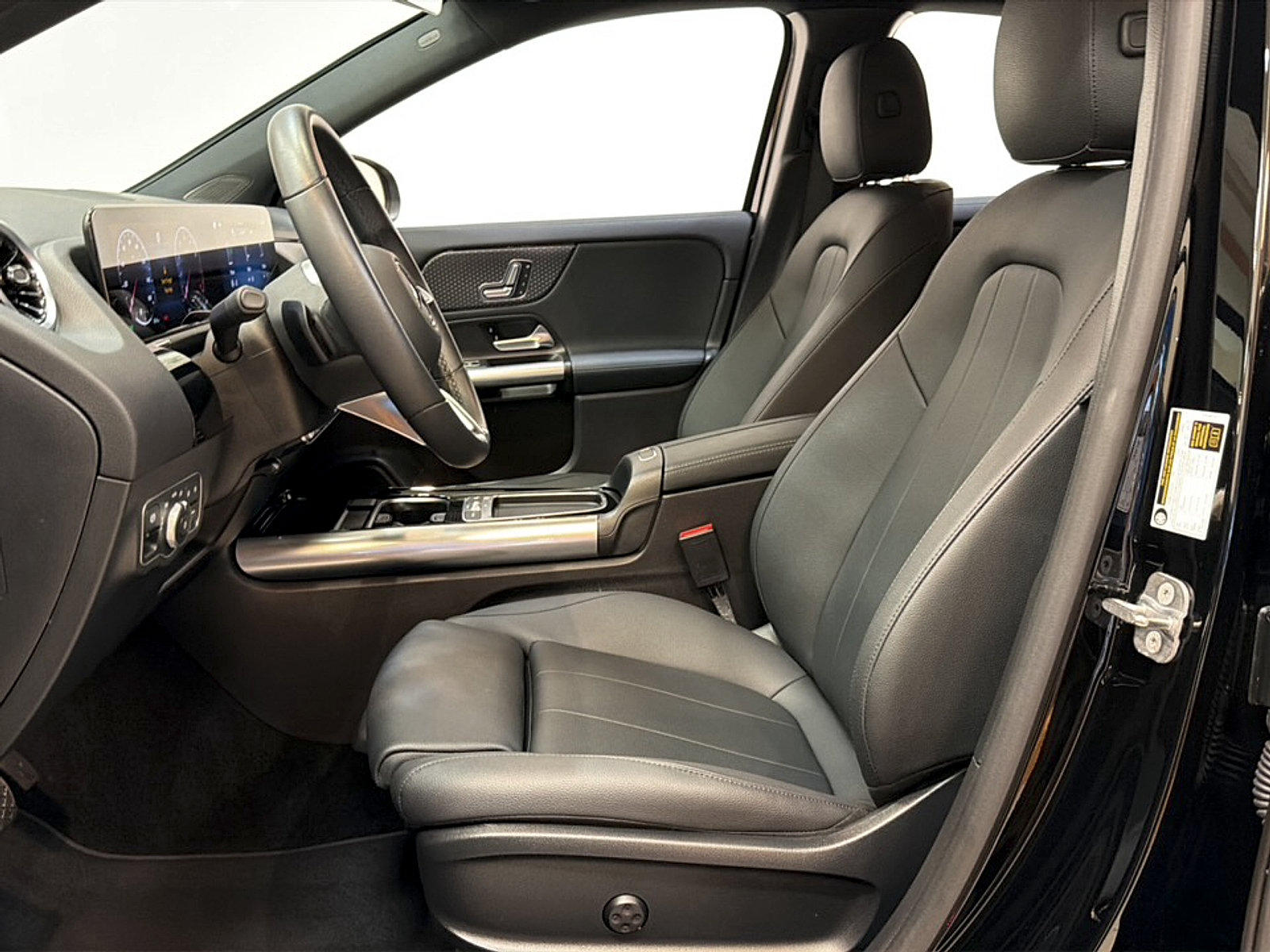 Certified 2025 Mercedes-Benz GLA 250 image 11