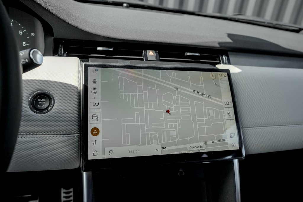 New 2025 Land Rover Discovery Sport Dynamic SE image 13