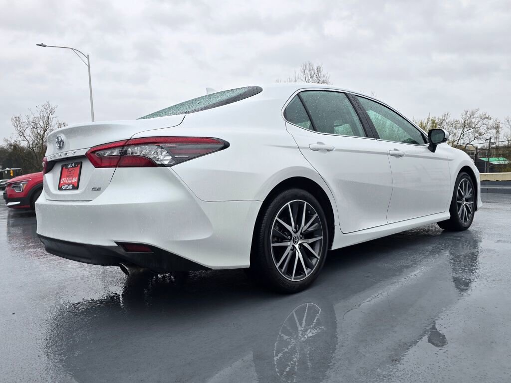 Used 2024 Toyota Camry XLE FWD image 3