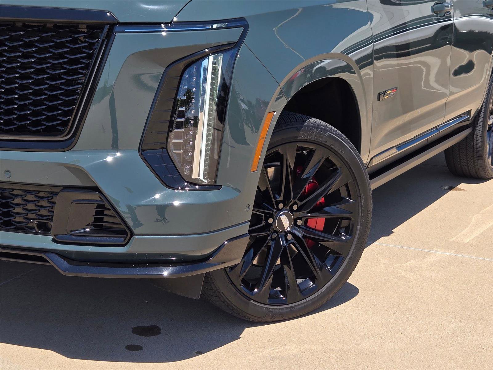 Used 2026 Cadillac Escalade V w/ LPO, ONYX Package AWD/4WD image 7