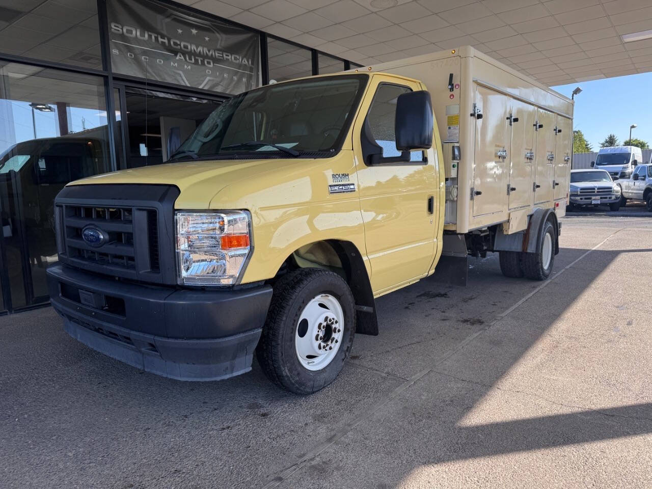 Used 2021 Ford E-450 and Econoline 450 Super Duty RWD image 1