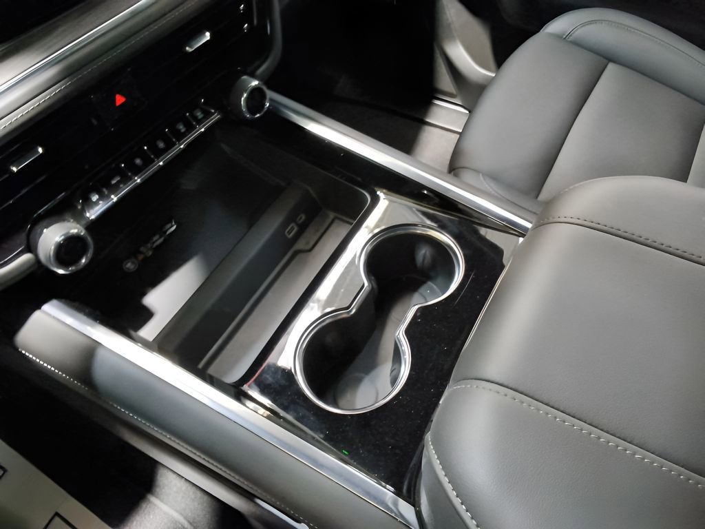 Used 2026 Chevrolet Suburban Z71 w/ Comfort Package image 21