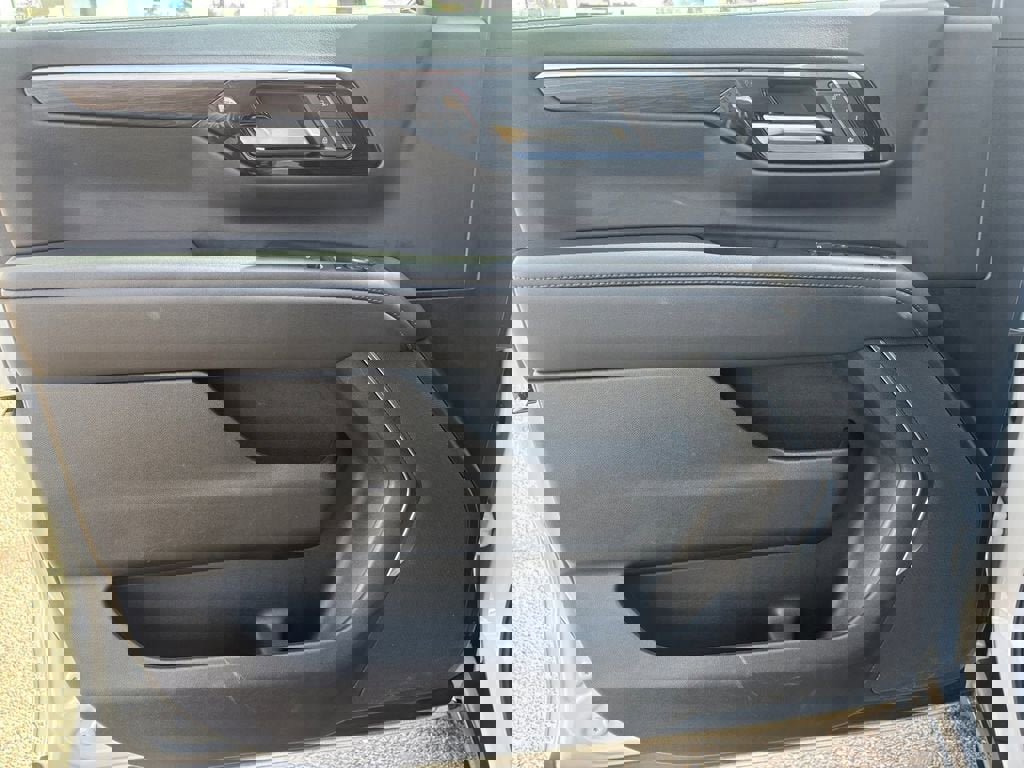 Used 2025 Chevrolet Tahoe Z71 AWD/4WD image 20