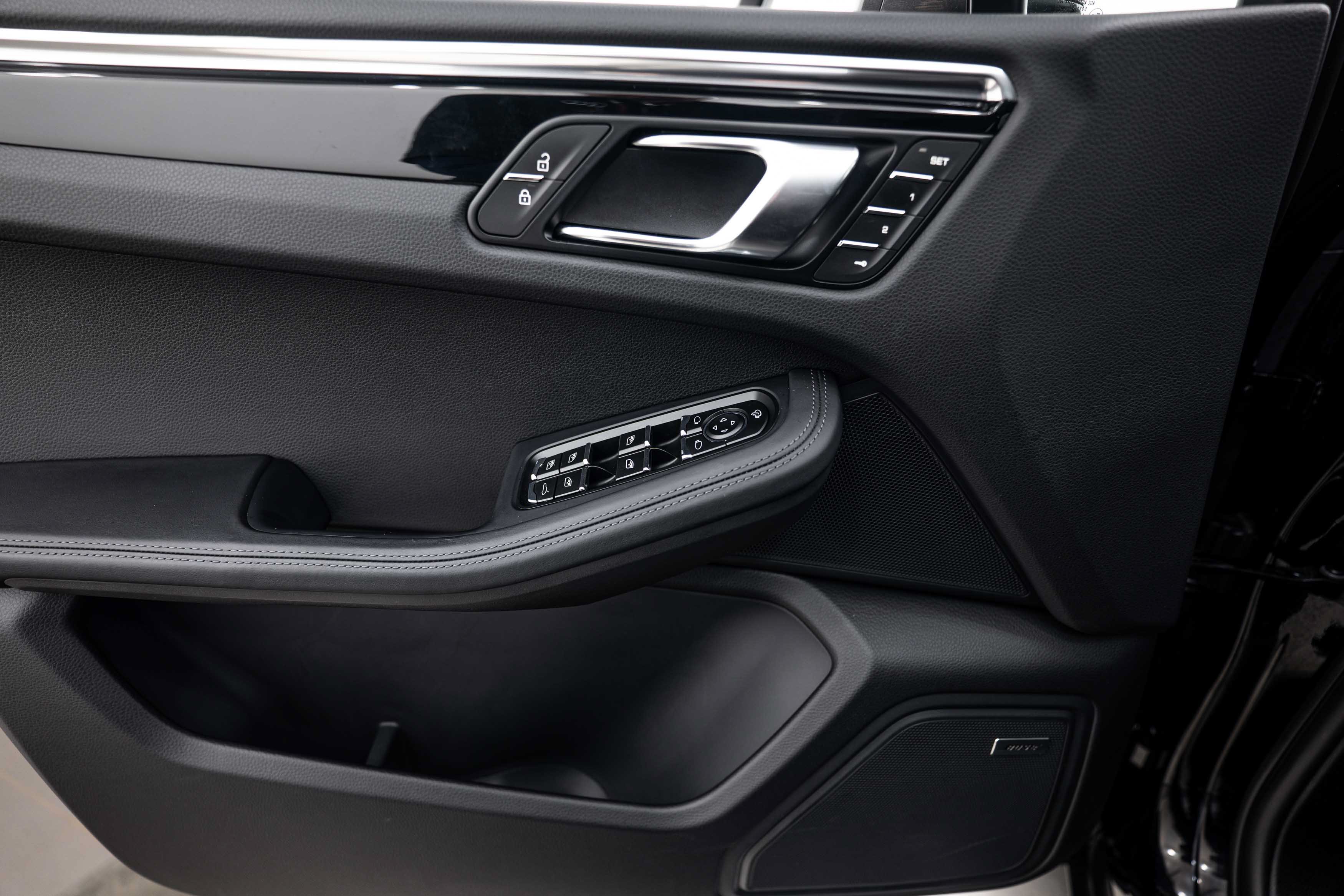 Certified 2026 Porsche Macan Turbo AWD/4WD image 16