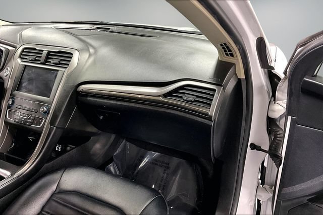 Used 2020 Ford Fusion SEL FWD image 24