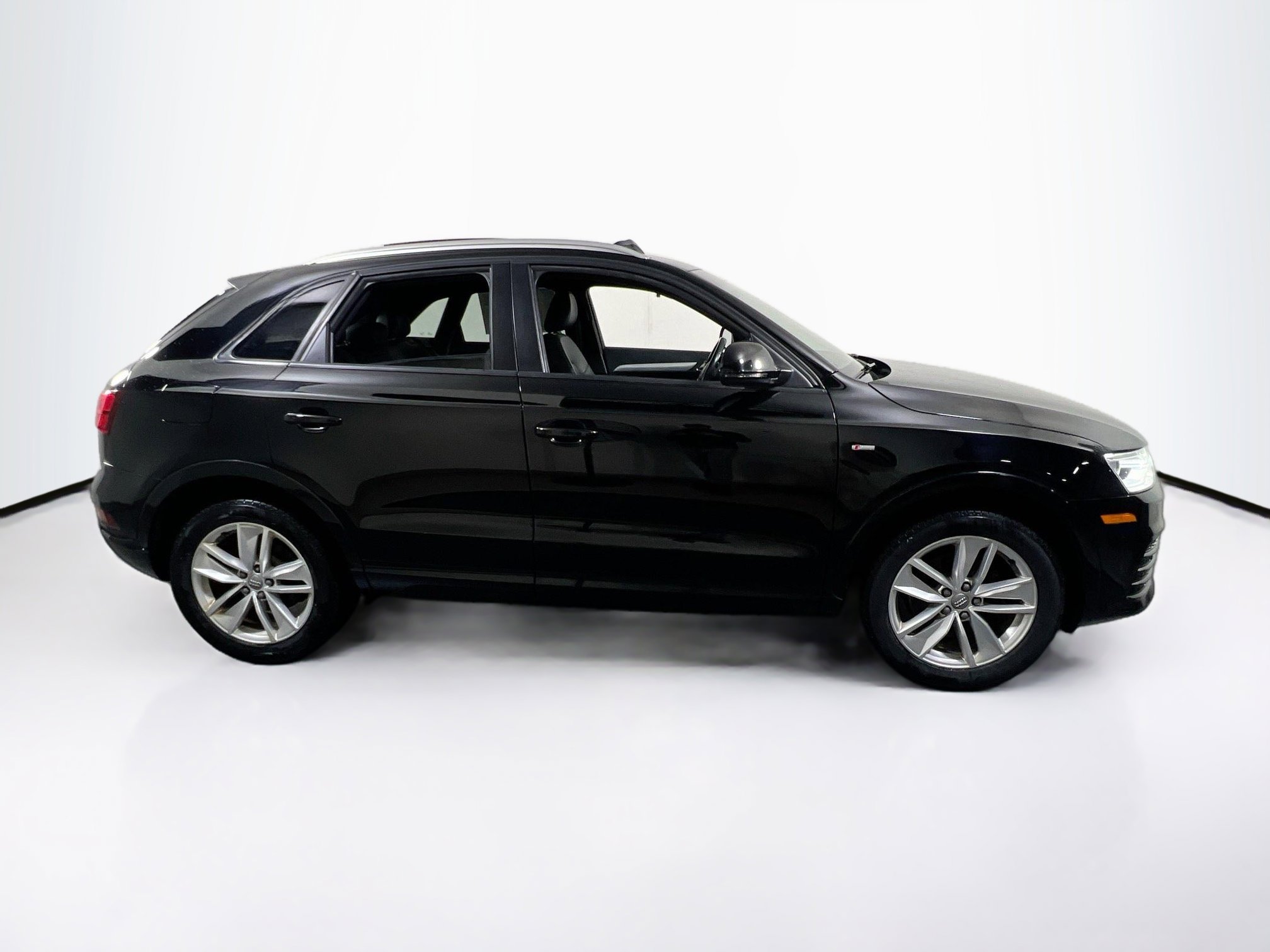 Used 2018 Audi Q3 2.0T Premium w/ Convenience Package image 4