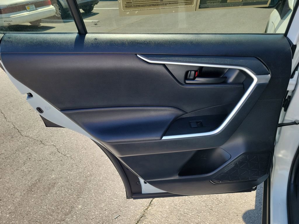 Used 2021 Toyota RAV4 LE image 32