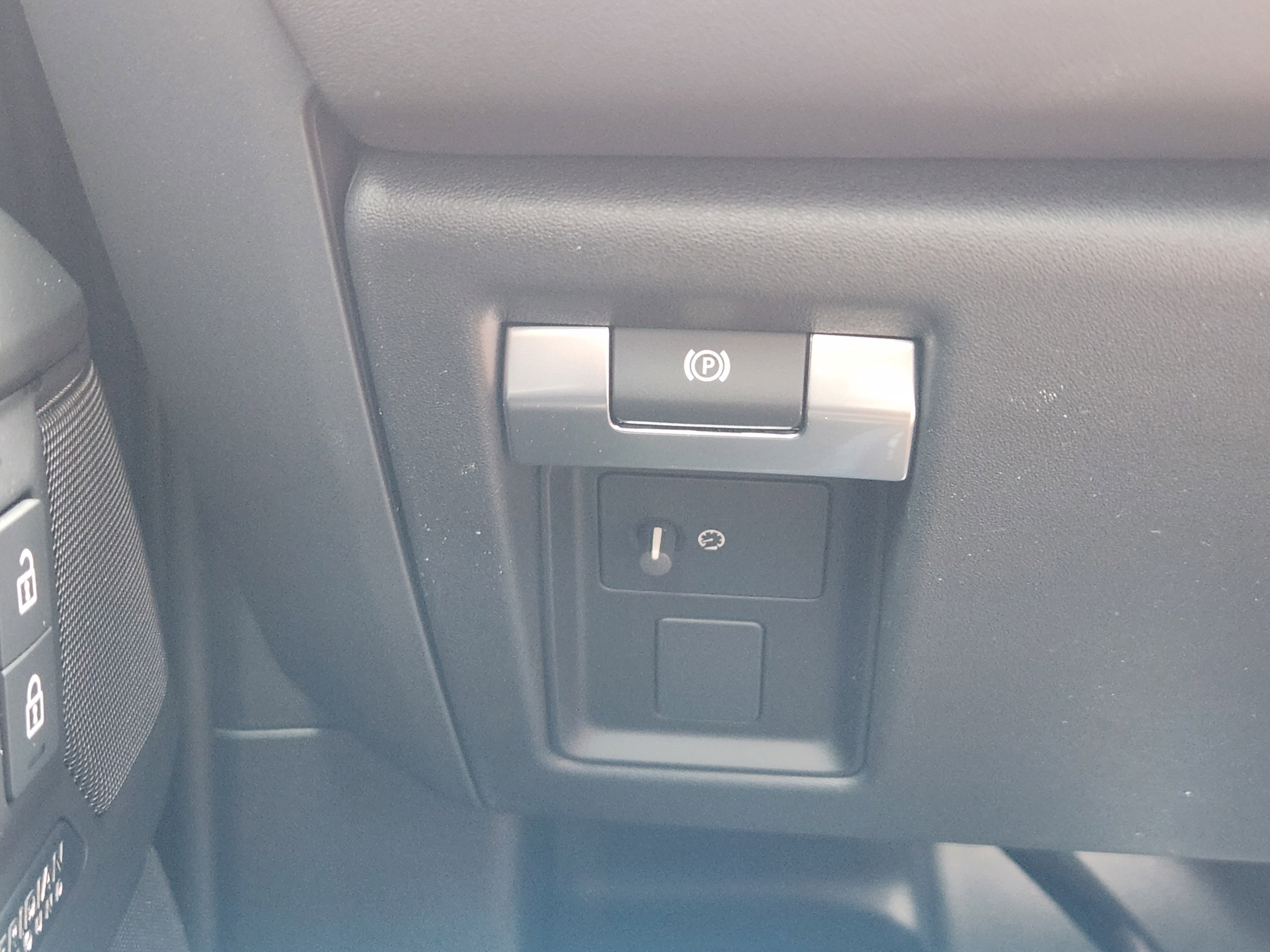 New 2026 Land Rover Defender 110 X-Dynamic SE AWD/4WD image 16