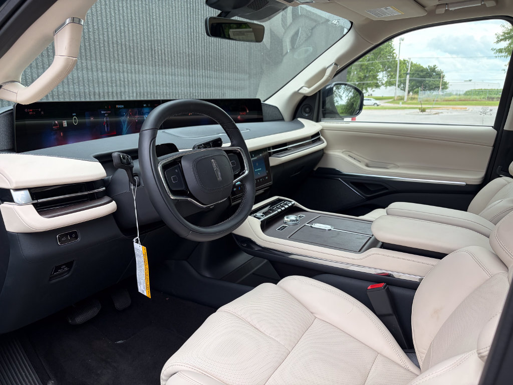 New 2027 Lincoln Navigator Reserve AWD/4WD image 10