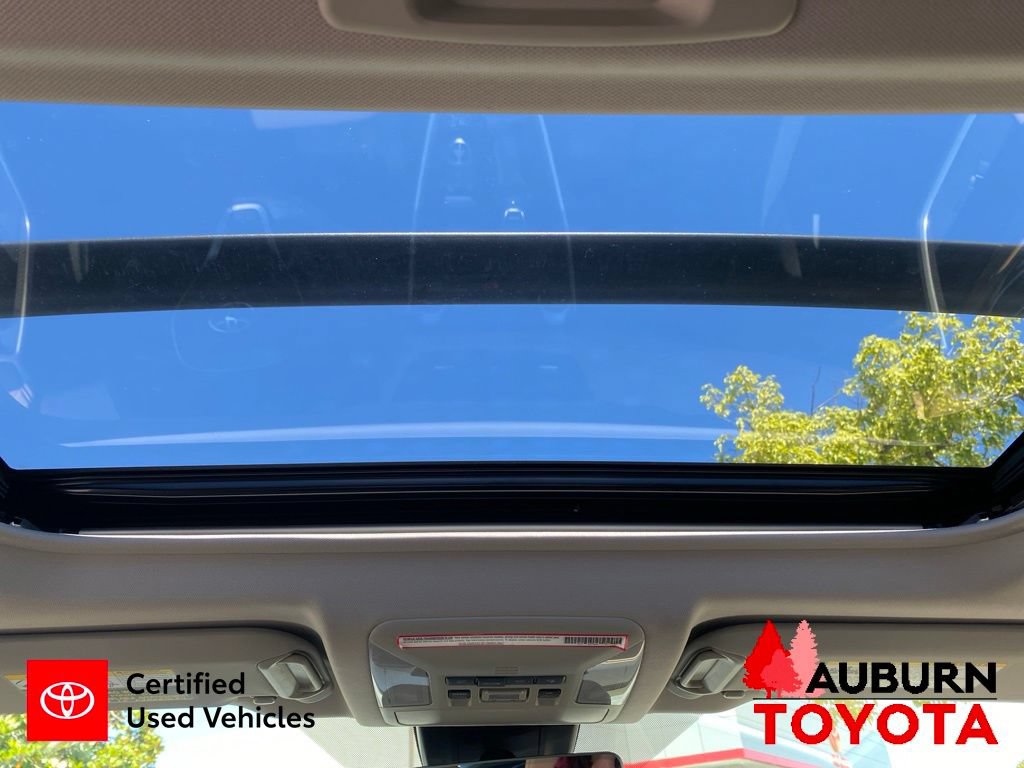 Used 2024 Toyota RAV4 Limited AWD/4WD image 31