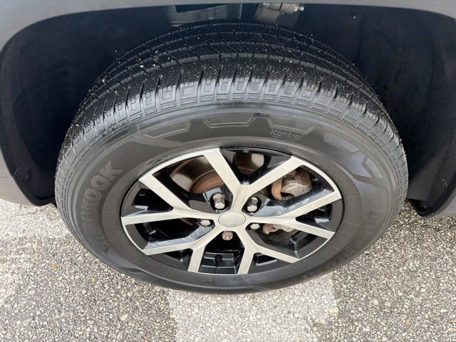 Used 2023 Jeep Grand Cherokee Limited AWD/4WD image 37