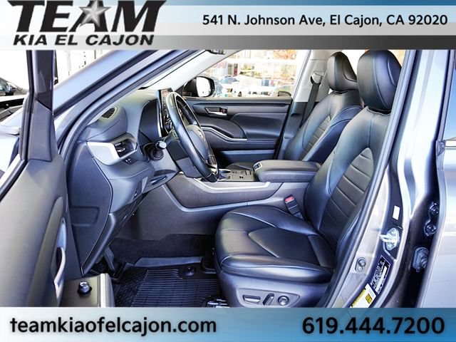 Used 2021 Toyota Highlander XLE AWD/4WD image 16