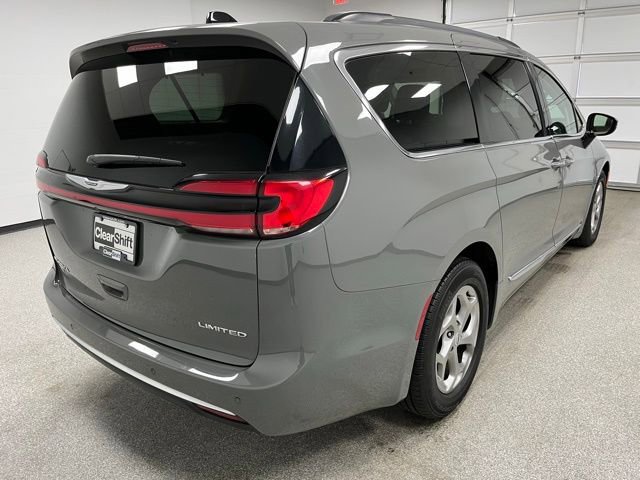 Used 2023 Chrysler Pacifica Limited FWD image 10