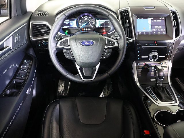 Used 2018 Ford Edge Titanium w/ Equipment Group 302A AWD/4WD image 3