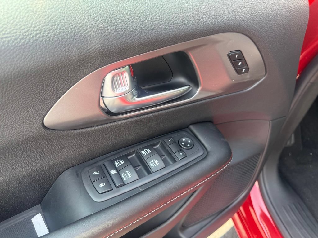 New 2027 Chrysler Pacifica Select FWD image 12